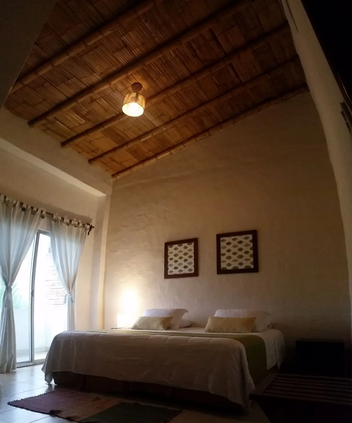 Habitación estándar amplia en hotel boutique en Puerto Cayo Ecuador